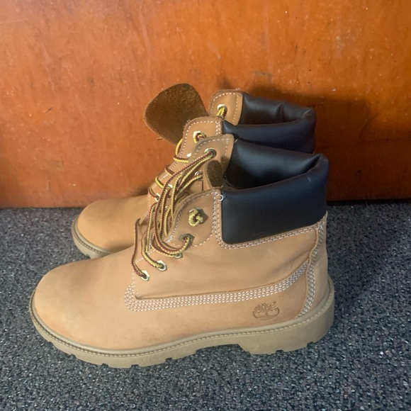 Tan kid timberlands size 5 in good condition. - Picture 2 of 6